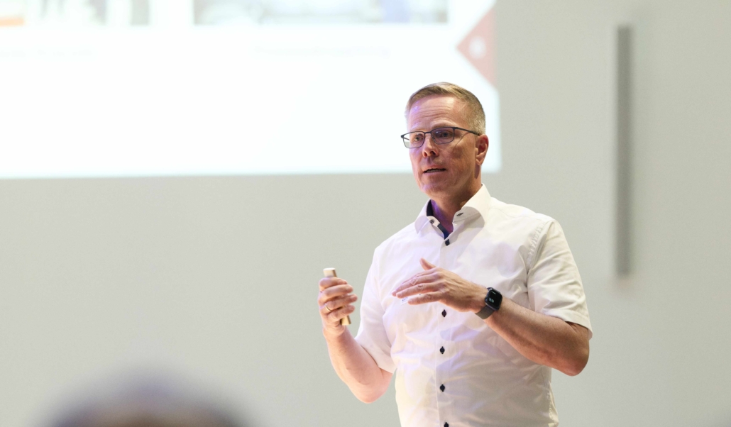 Prof. Bernd Kuhlenkötter spricht bei der MHI Frühjahrstagung 2025