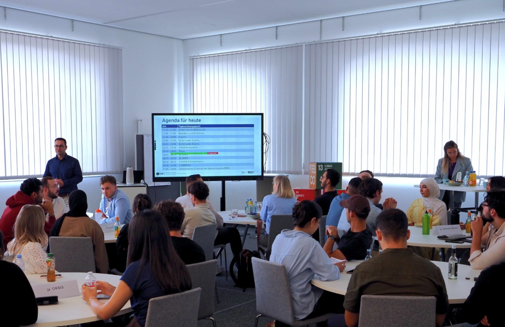 Studierende beim SEPM Projektseminar am ZESS