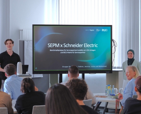 Studierende stellen beim SEPM Projektseminar am ZESS ihre Projektergebnisse vor