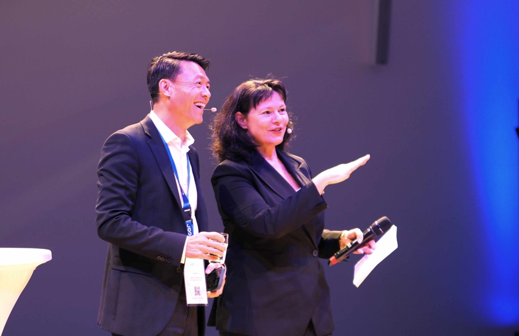 Tianshu Xin und Beatrix Keim beim CAR Symposium 2025 am ZESS