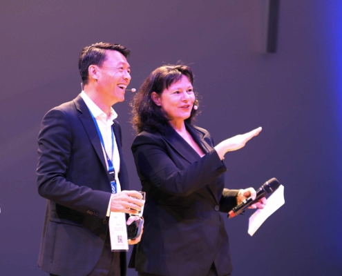 Tianshu Xin und Beatrix Keim beim CAR Symposium 2025 am ZESS