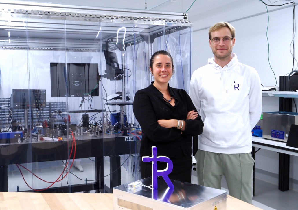 Dr. Celia Millon und Dr. Michael Müller vom Start-up RayVen in ihrem Labor am ZESS