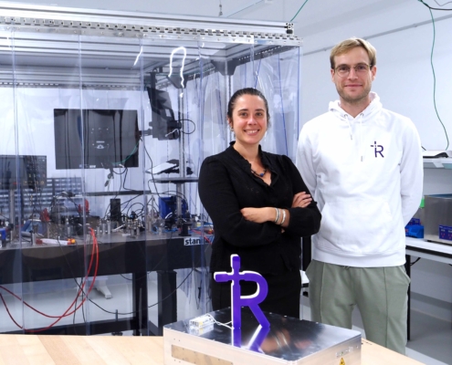 Dr. Celia Millon und Dr. Michael Müller vom Start-up RayVen in ihrem Labor am ZESS