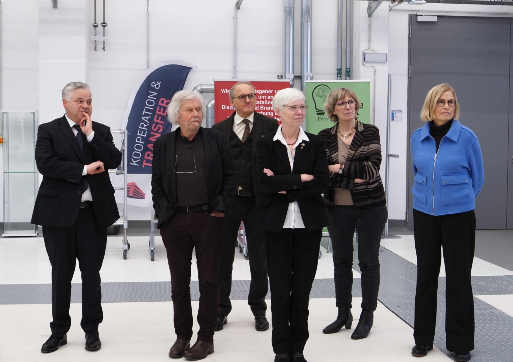 Mitglieder des RUB Rektorats und Hochschulrats bei der Führung durch das ZESS