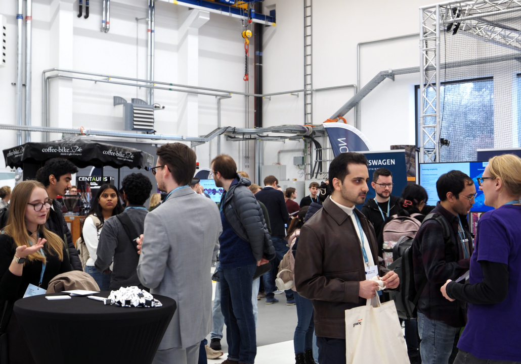 Besucher bei der HUMAINE Karrieremesse 2026 am ZESS