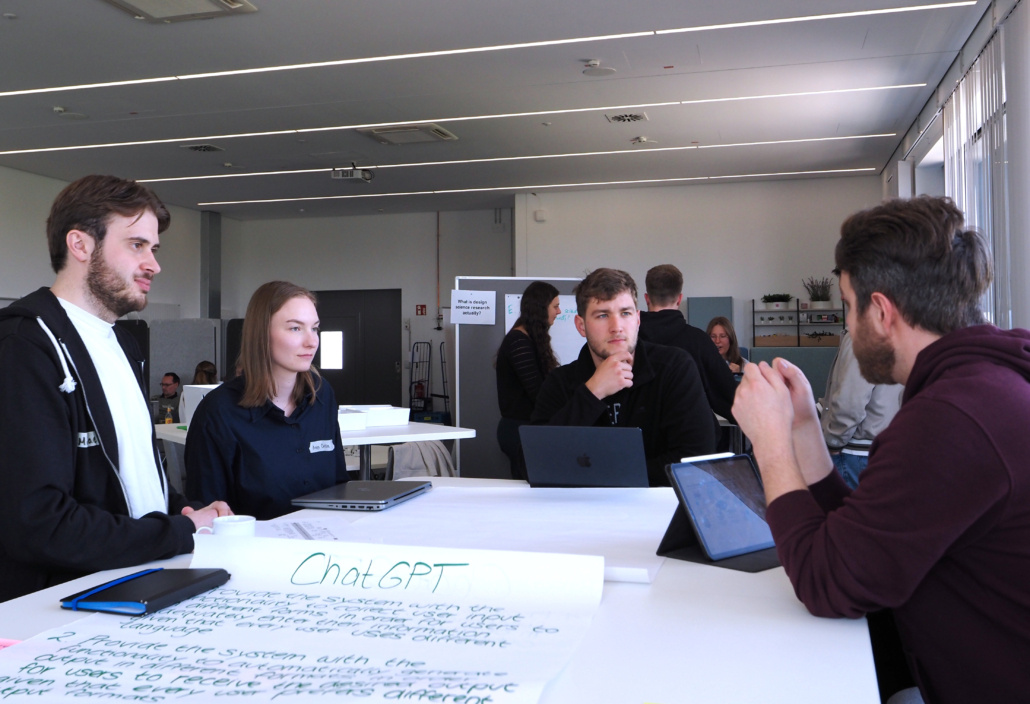 Studierende diskutieren beim Methodenworkshop für Doktoranden der UA Ruhr